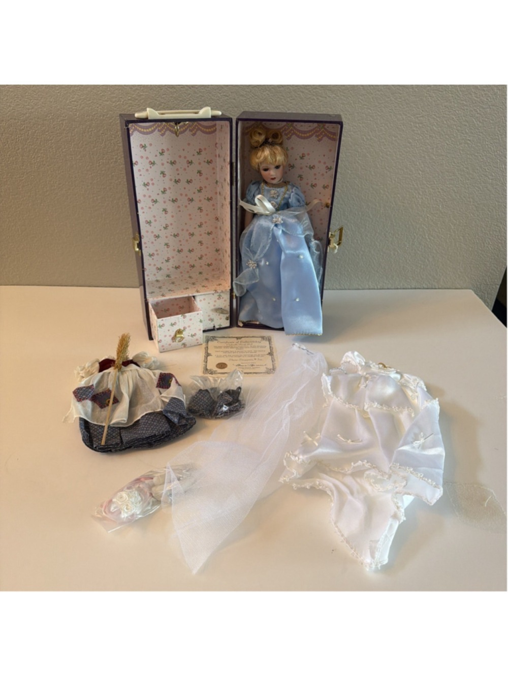 Vintage Cinderella Porcelain Doll in Music Trunk Wardrobe Wedding Gown Dress NEW
